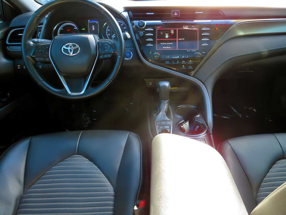 Toyota Camry Hybrid      2019