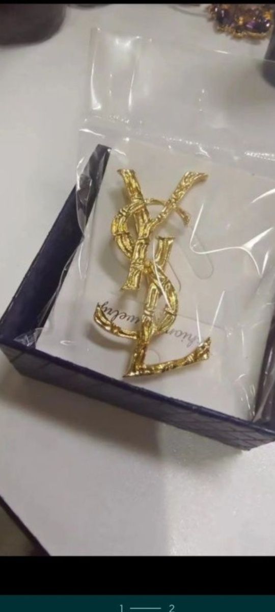 Broszka 6cm przypinka logo gold ysl 1szt.