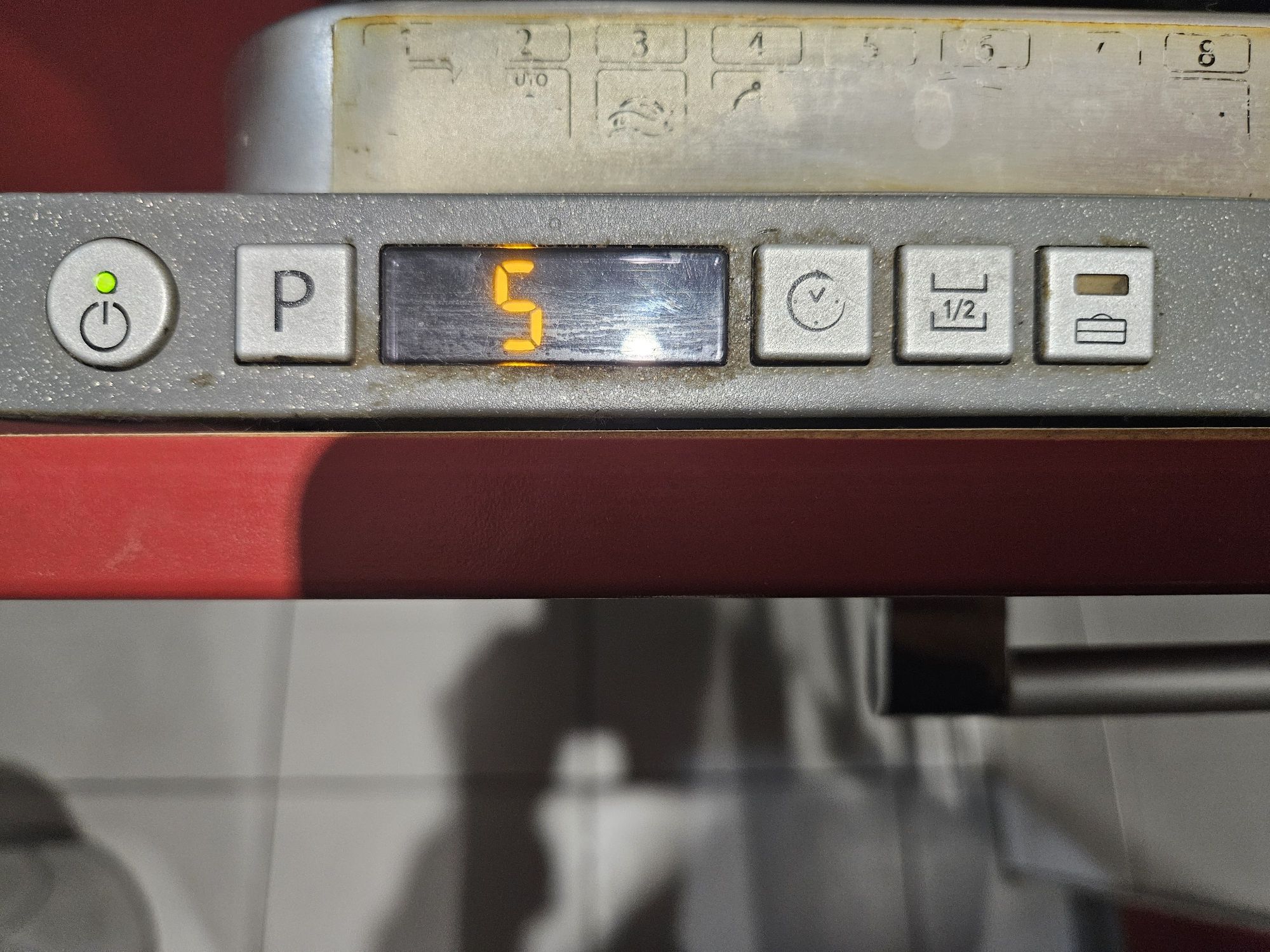 Встраиваемая посудомоечная машина под ремонт б/у Hotpoint ARICTON