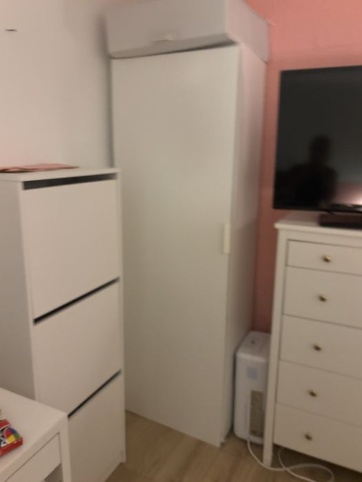 Movel IKEA com arrumação