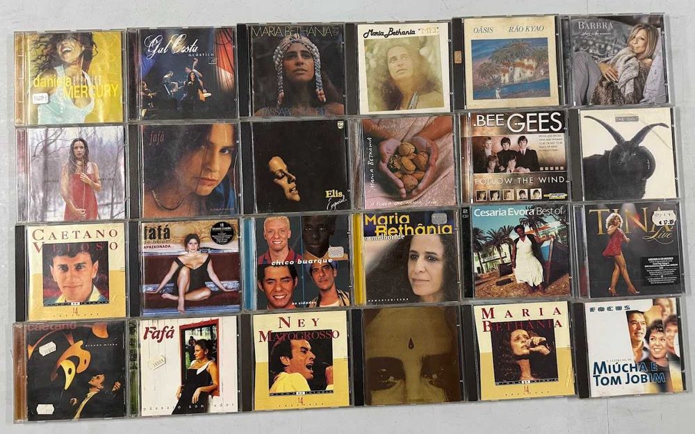 Conjunto de CDs Vendo o conjunto ou á unidade