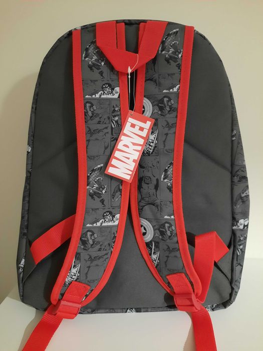 Mochila Marvel - nova com etiqueta