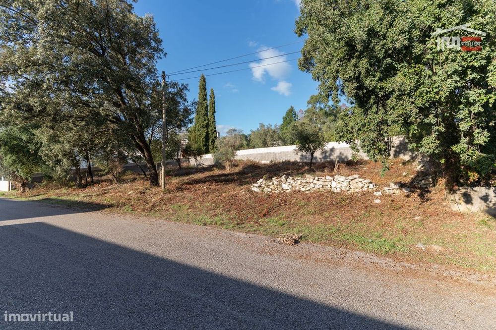 Fantástico Terreno Urbano próximo das Grutas de Mira de Aire