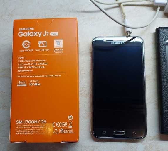 Телефон  Samsung Galaxy J7