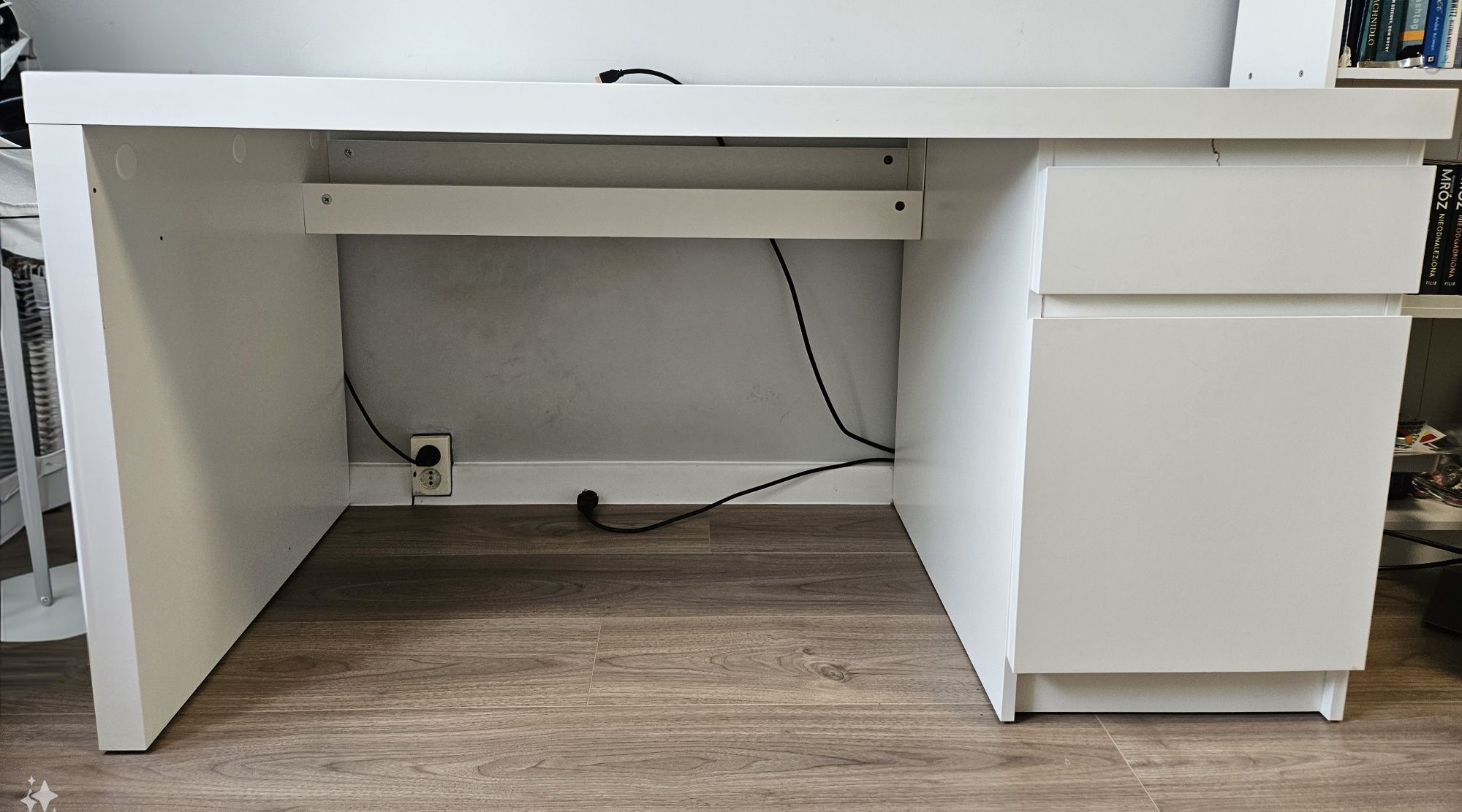 Białe biurko malm 140cm