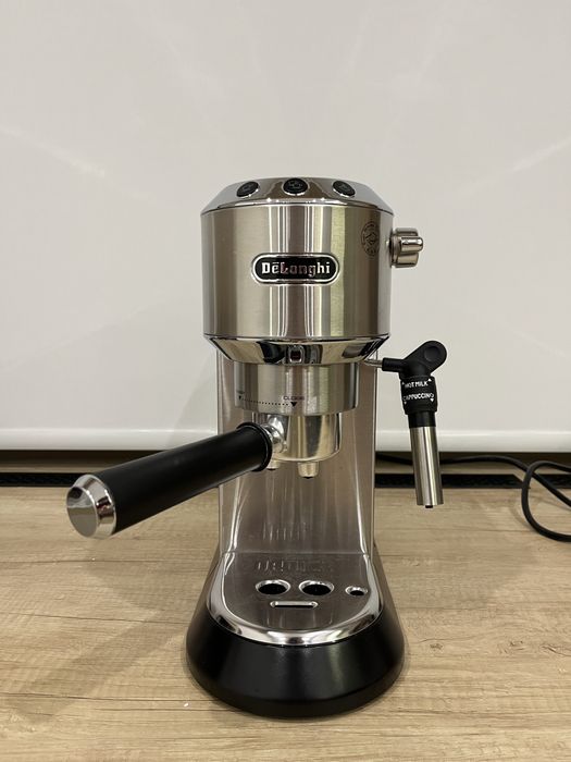 Кавоварка рожкова DELONGHI Dedica EC685.M