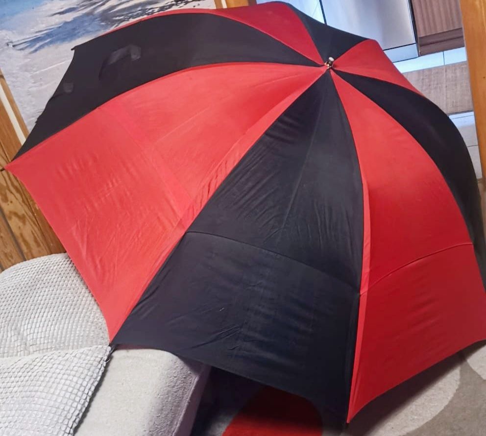 Bardzo duży czerwono - czarny parasol, 1 metr długości !!!
