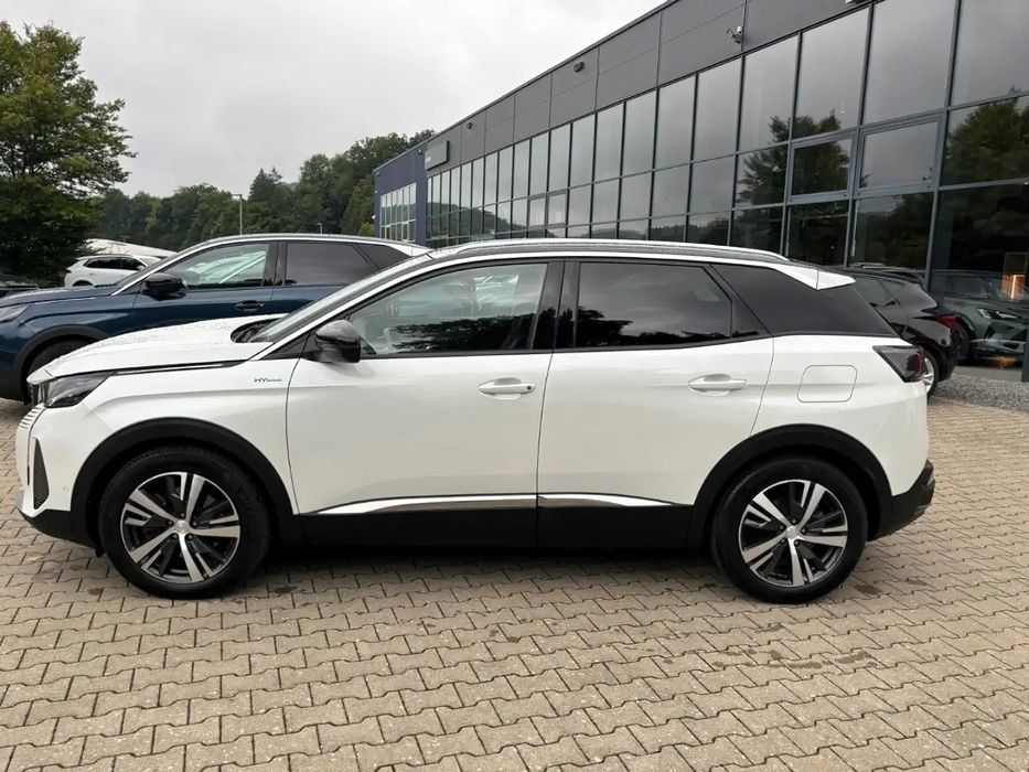 Peugeot 3008 Hybrid      2021