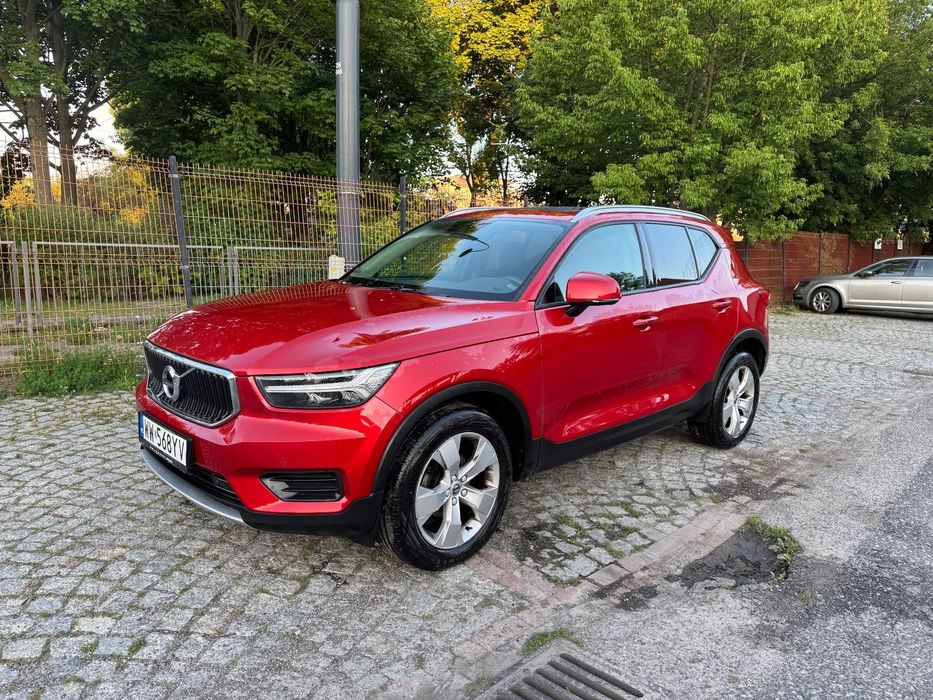 Volvo XC 40 VOLVO XC40 Momentum PRO, AWD D3, Fusion Red, salon Polska, ASO, Harman
