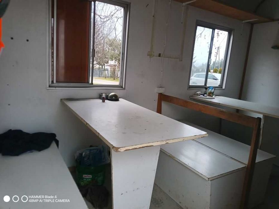 Barak budowlany samojezdny 8 osobowy z wyposażeniem