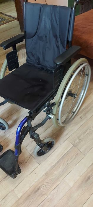 Середньоактивне крісло колісне Invacare. (інвалідний візок - крісло)