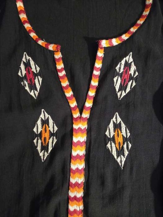 Czarna cienka bluzka z haftem etno orient folk 38 bon'a parte