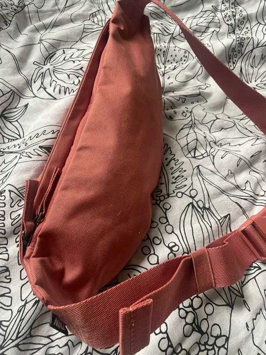 Nerka saszetka duża brudny róż koralowa Nike XL damska uni