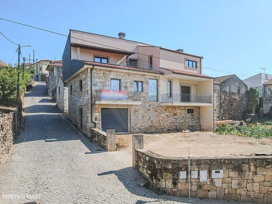 Moradia T4 para venda