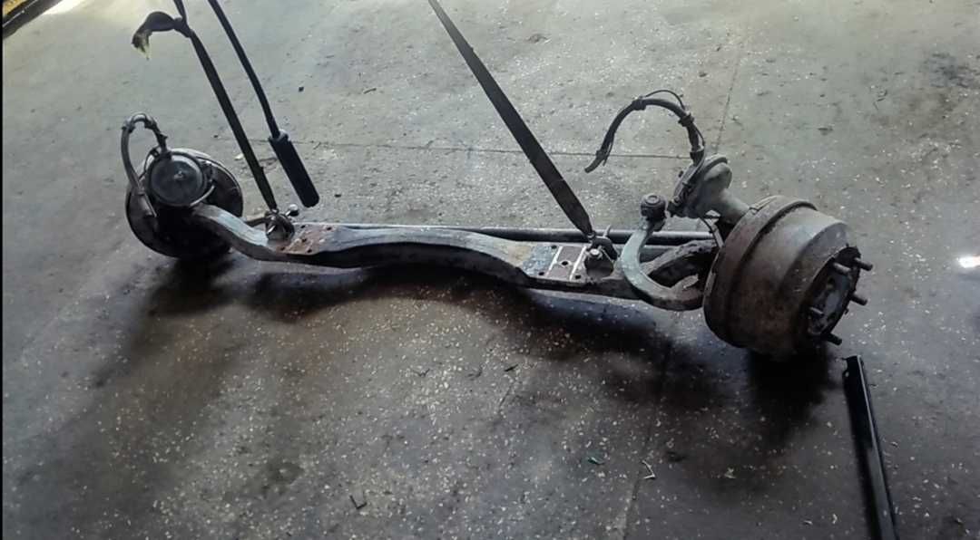 Балка Mercedes  809 814 811 709 711 817 914 917 відкидна кабіна взборі