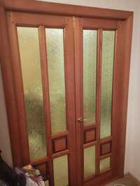 Двері дерев'яні зі скляними вставками