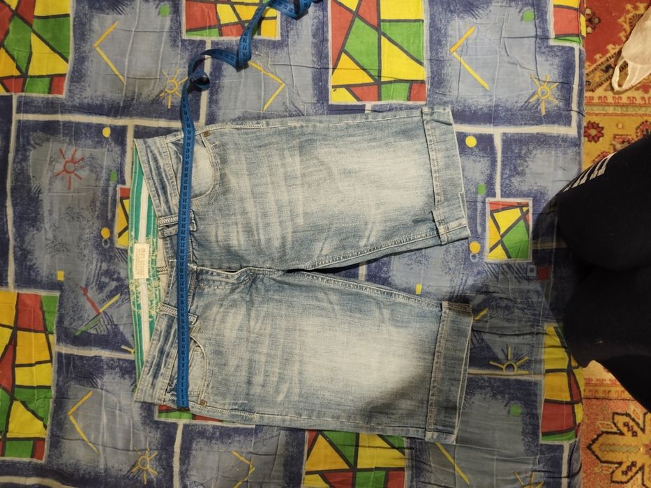 Джинсовий длиные шорты в хорошем состоянии