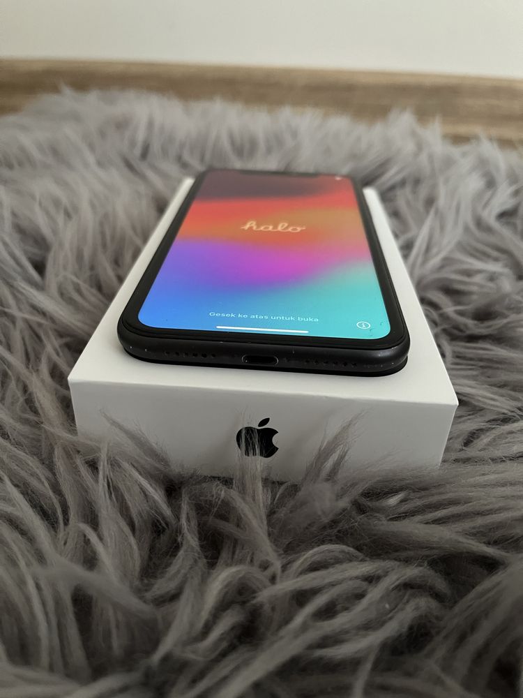 iPhone 11 czarny pudełkiem