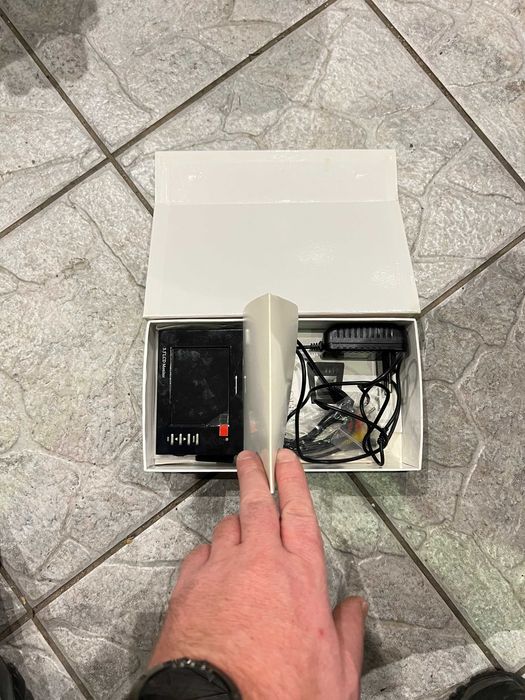 Monitor serwisowy CCTV do kamer analogowych FHD, praktycznie nowy