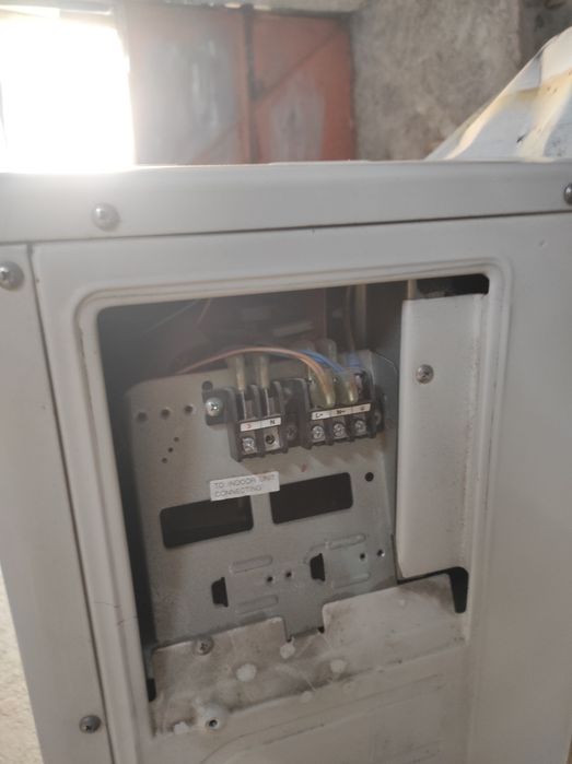 Ar condicionado Mitsubishi usado a funcionar