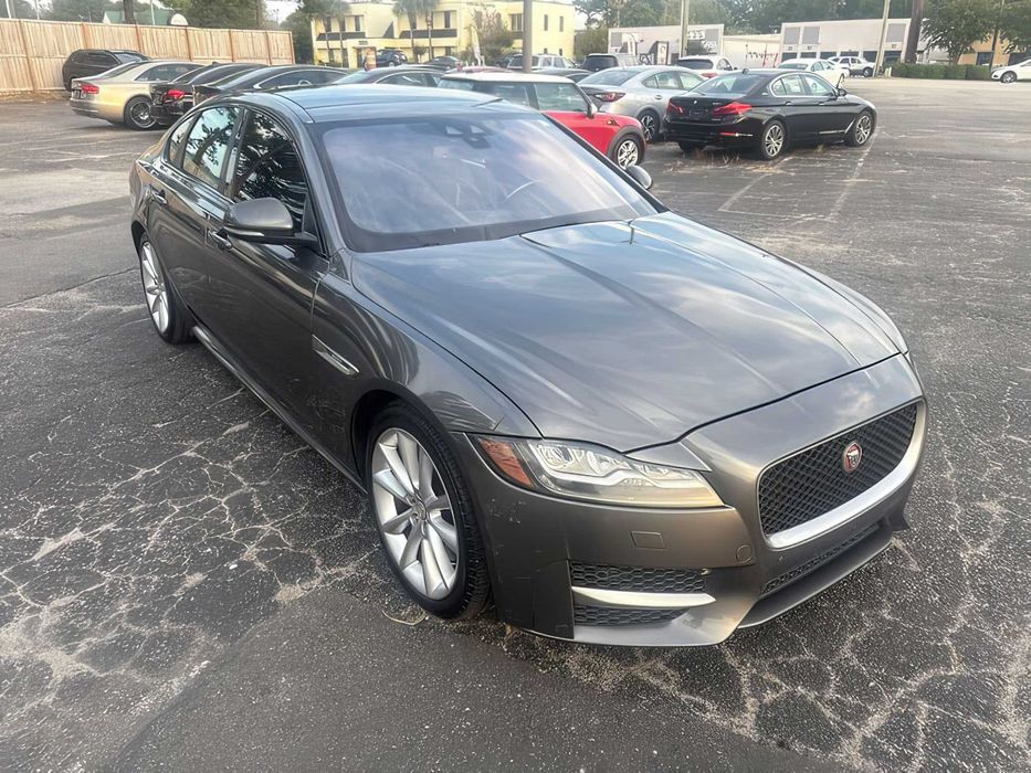 Jaguar XF      2016