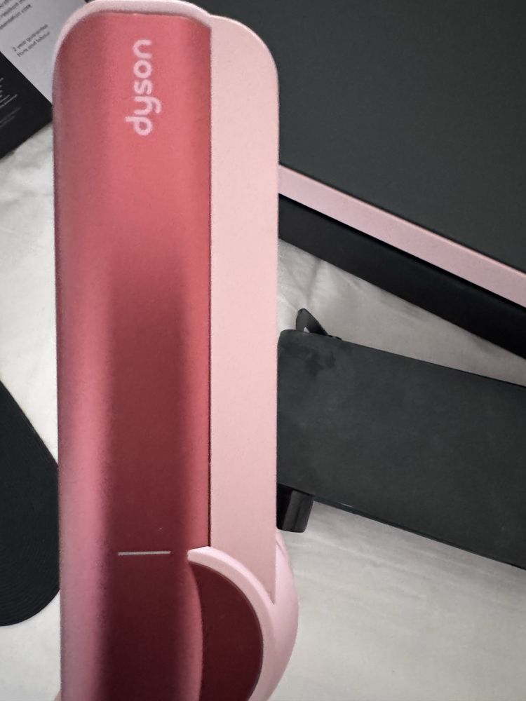 Dyson airstrait