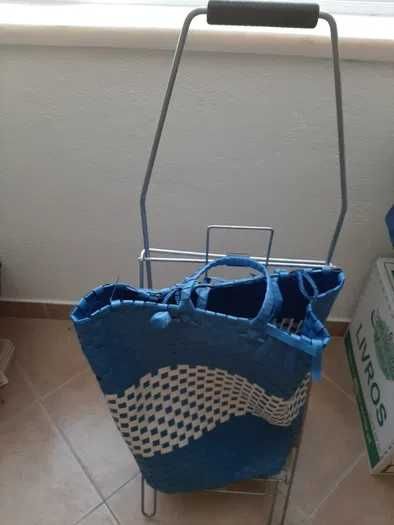 Carrinho para compras supermercado com rodas largas azul ráfia