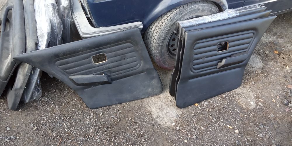 BMW E30 boczki tapicerki różne