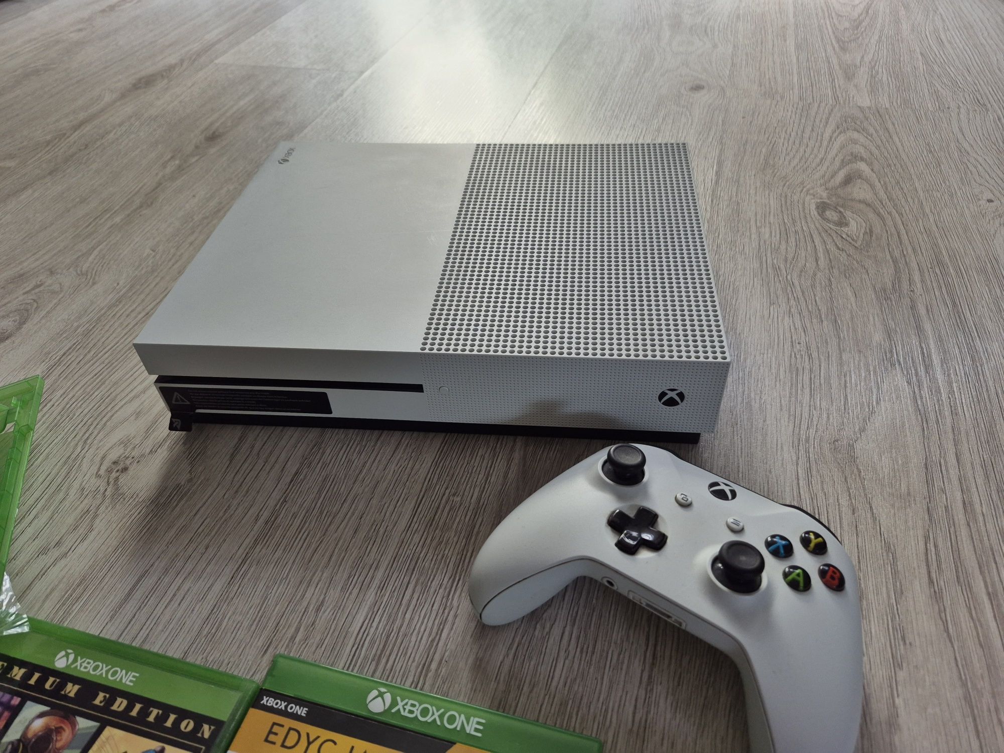Xbox One S +9 gier