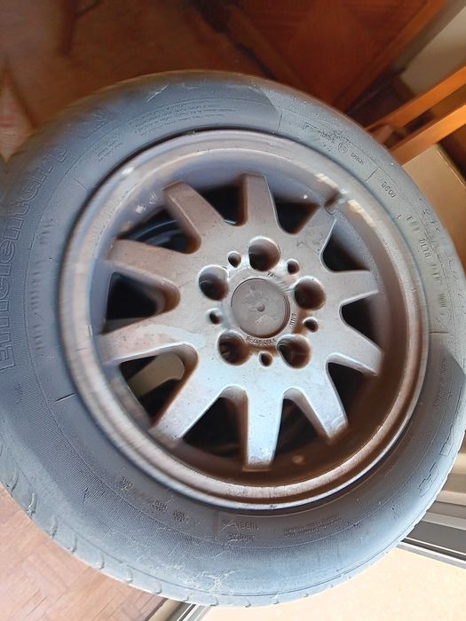 Conjunto de 4 pneus com jantes BMW – usados