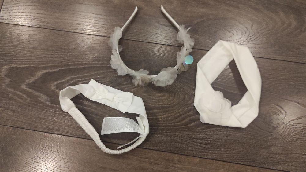 Zestaw sukieneczka buty opaski na chrzciny dla dziewczynki Smyk