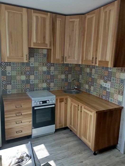 Меблі та інші вироби з дерева