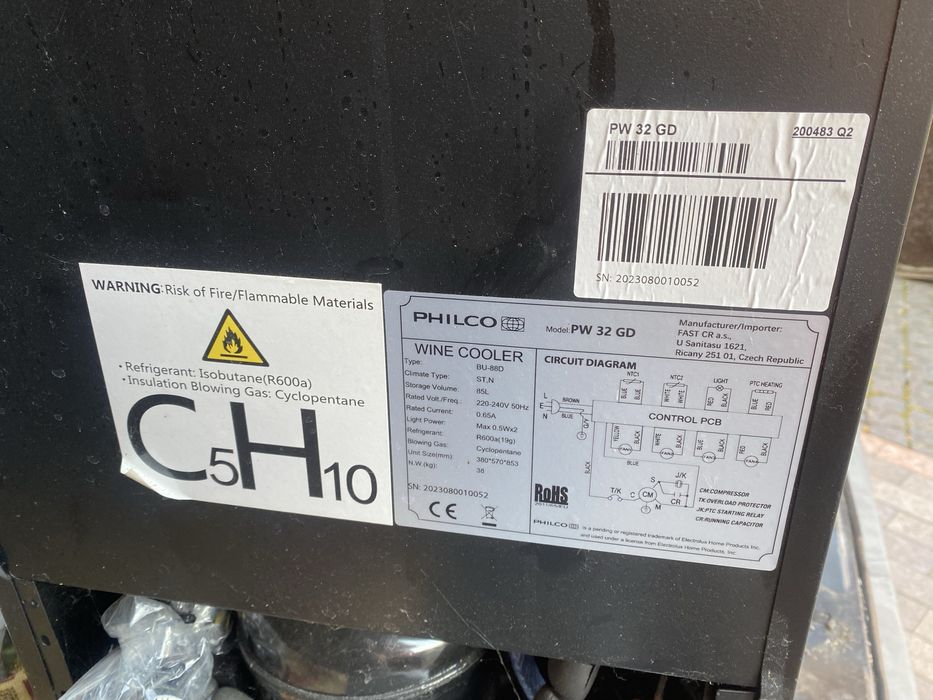 Винна шафа Philco PW 32 GD