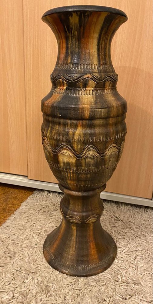 Stary duży wazon gliniany rękodzieło
