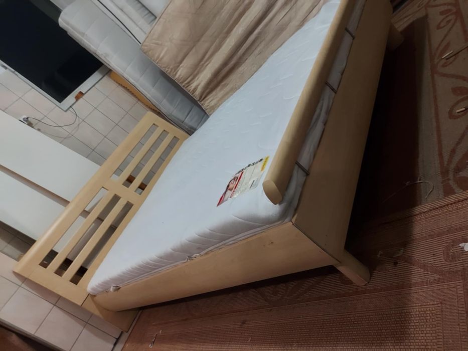 Łóżko 160 x 200 z materacami