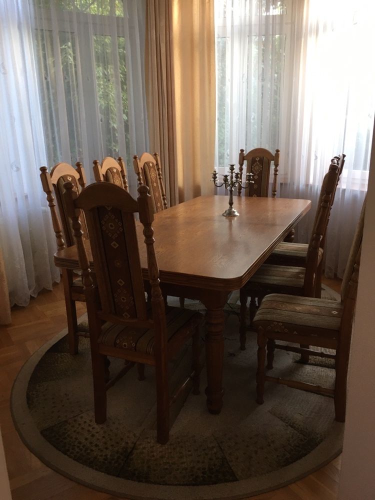 Stylowy stół dębowy z 8 krzesłami