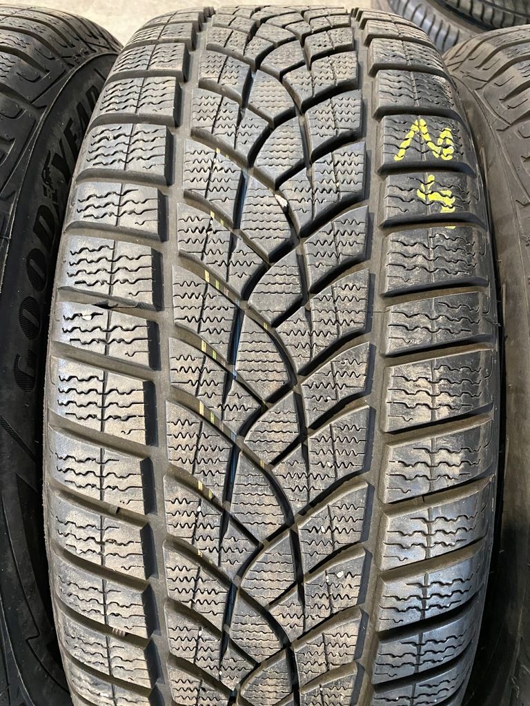 235/55/18 Goodyear UltraGrip Performance Gen-1