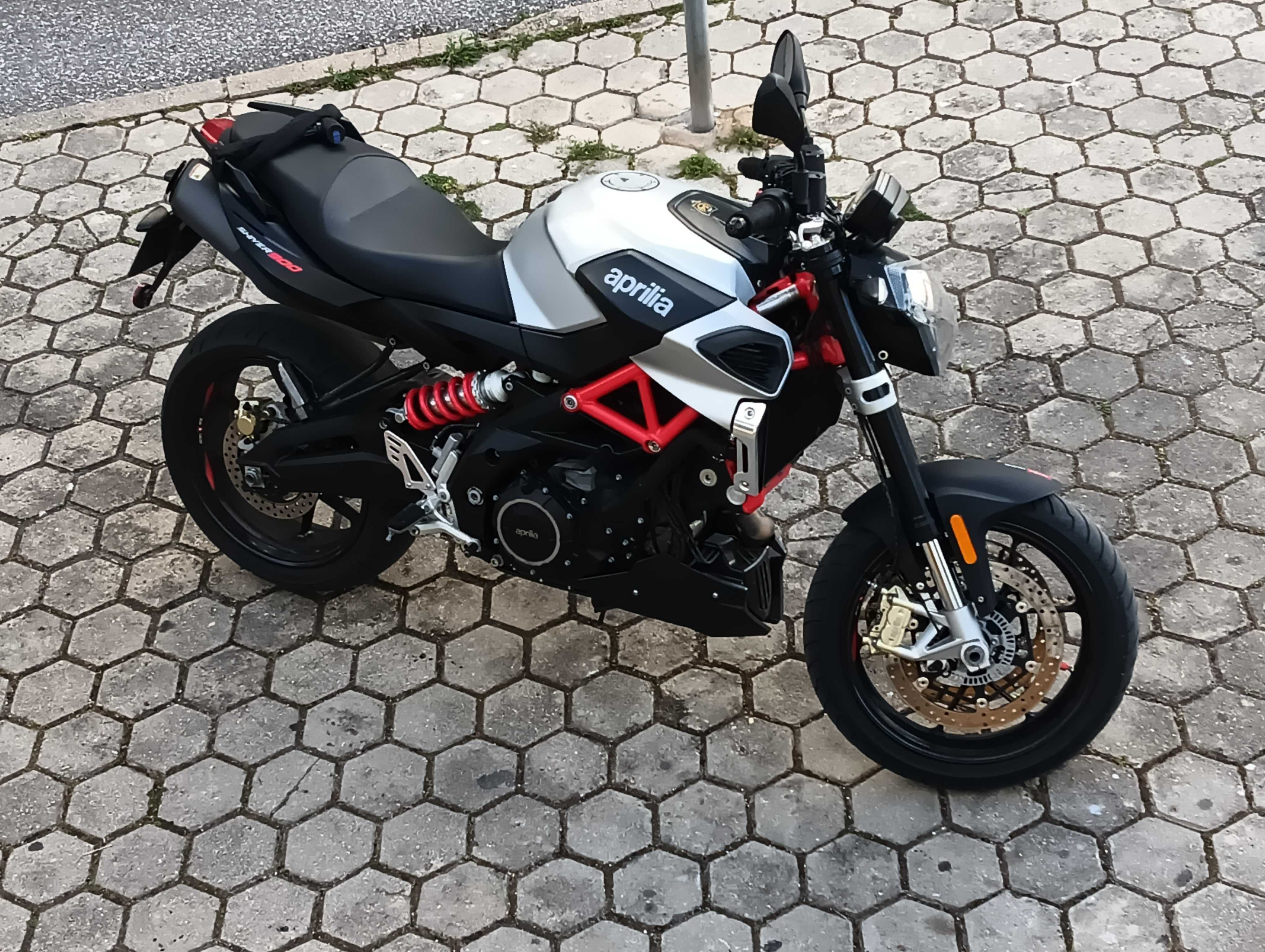 Vende-se Aprilia shiver 900