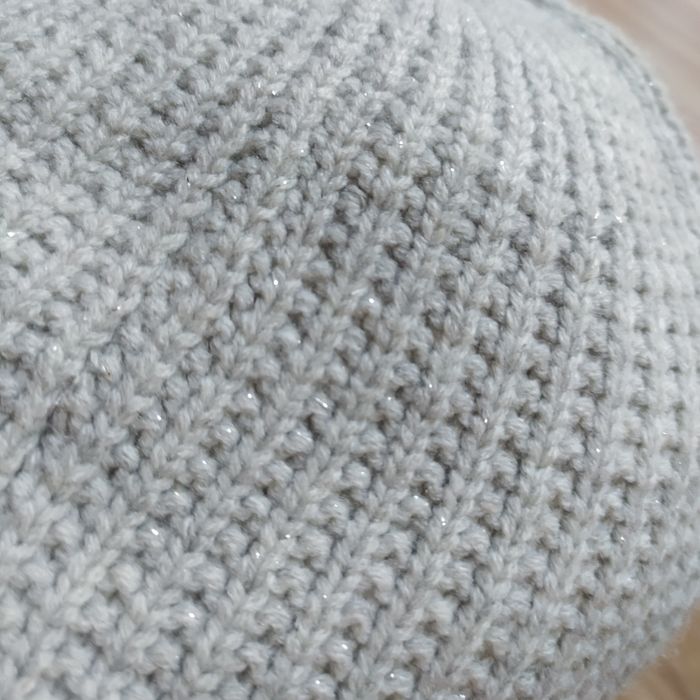 220-> czapka szara na podszewce srebrna nić 110/128 4-8Y H&M