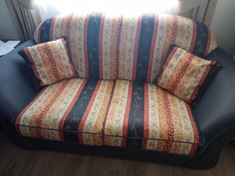 Sofa de 2 lugares em bom estado
