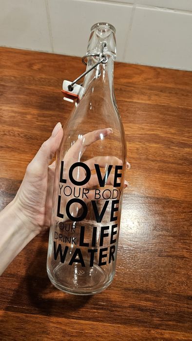 Szklana butelka na wodę