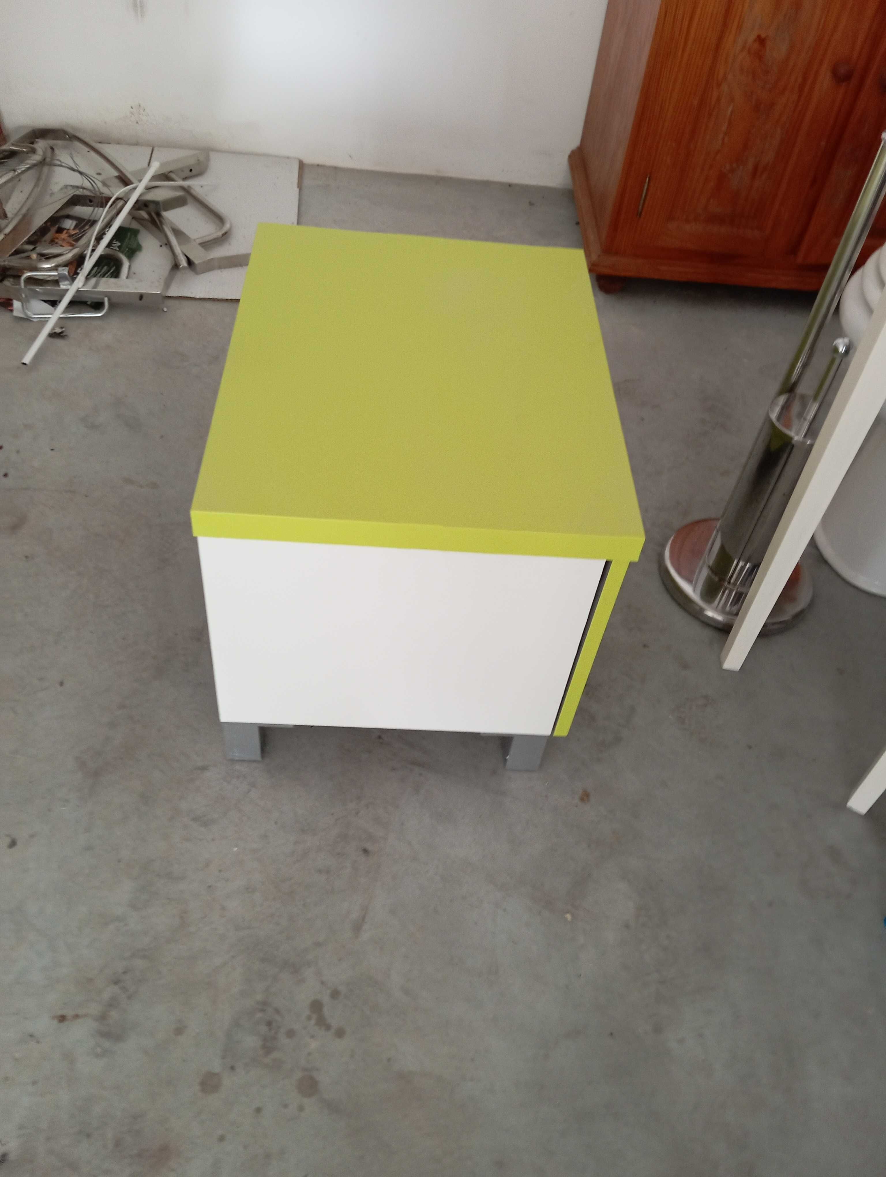 Móvel baixo WC ou quarto de crianças