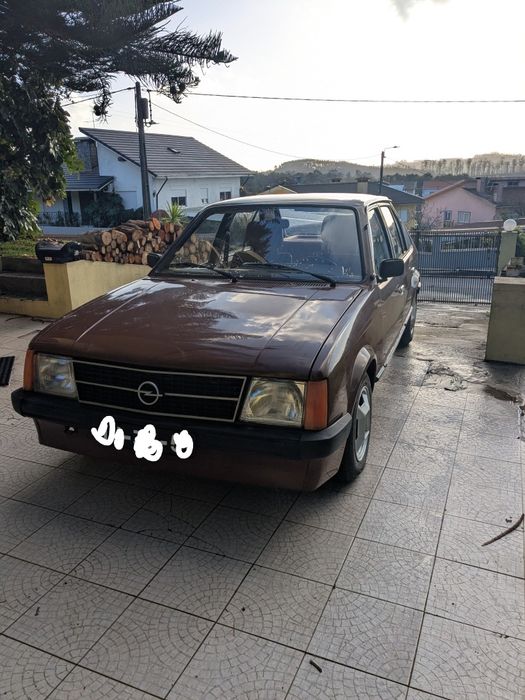 Opel Kadett 1.3 SC Berlina 03/1981 Clássico