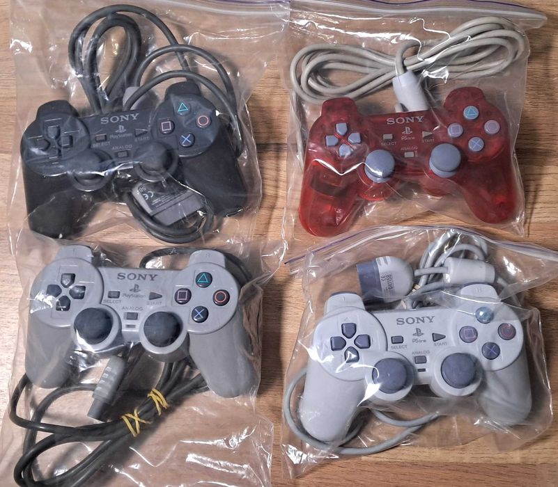 Геймпади PS1 і PS2, оригінальні контролери від SONY Playstation.