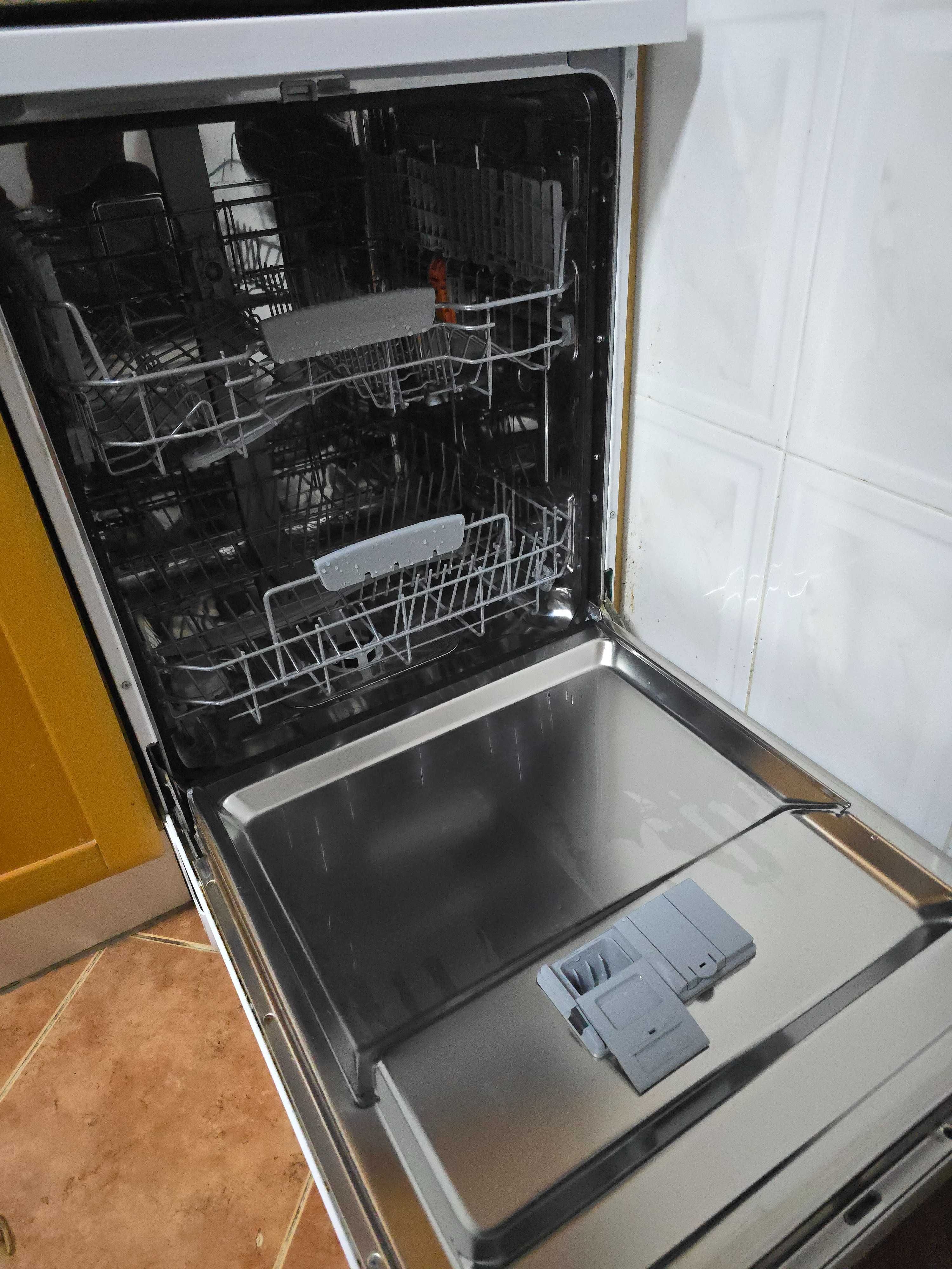 Máquina de Lavar Loiça Hotpoint Ariston 14 Conjuntos