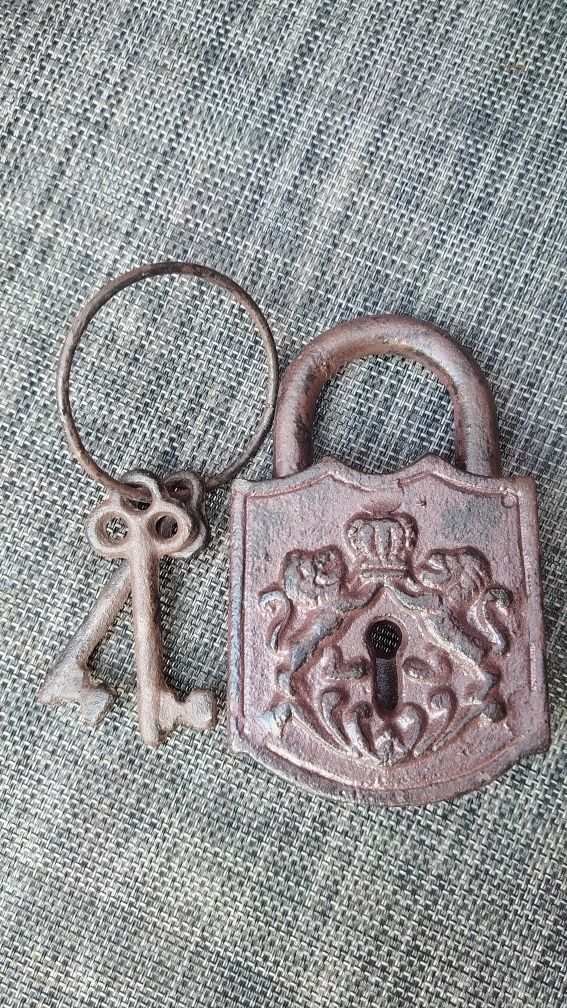 Stara ciężka kłódka vintage