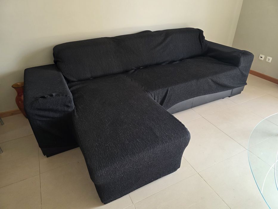 Vendo chaise longe, estante em vidro e granito e mesa com 4 cadeiras