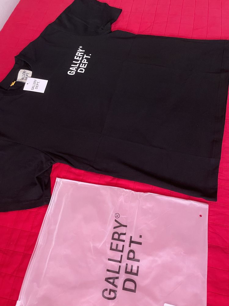 Tshirt Gallery Dept Preta