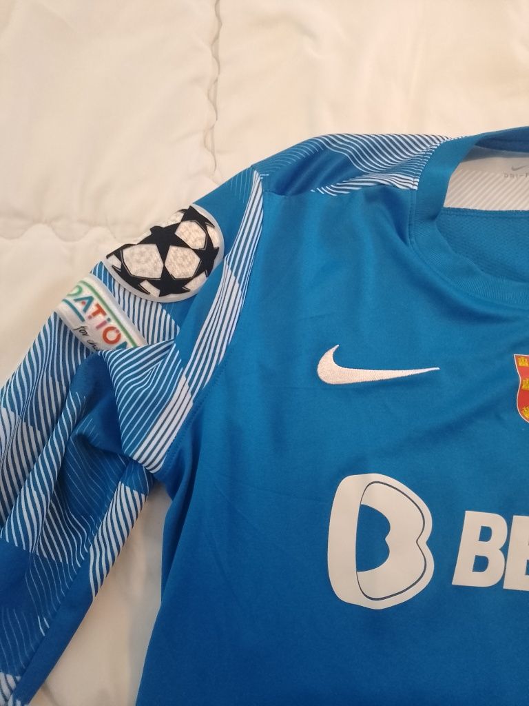 Camisola do Sporting assinada por o guarda redes André paulo