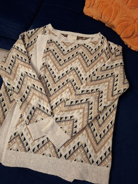 Wzorzysty kardigan ze złotą nitką